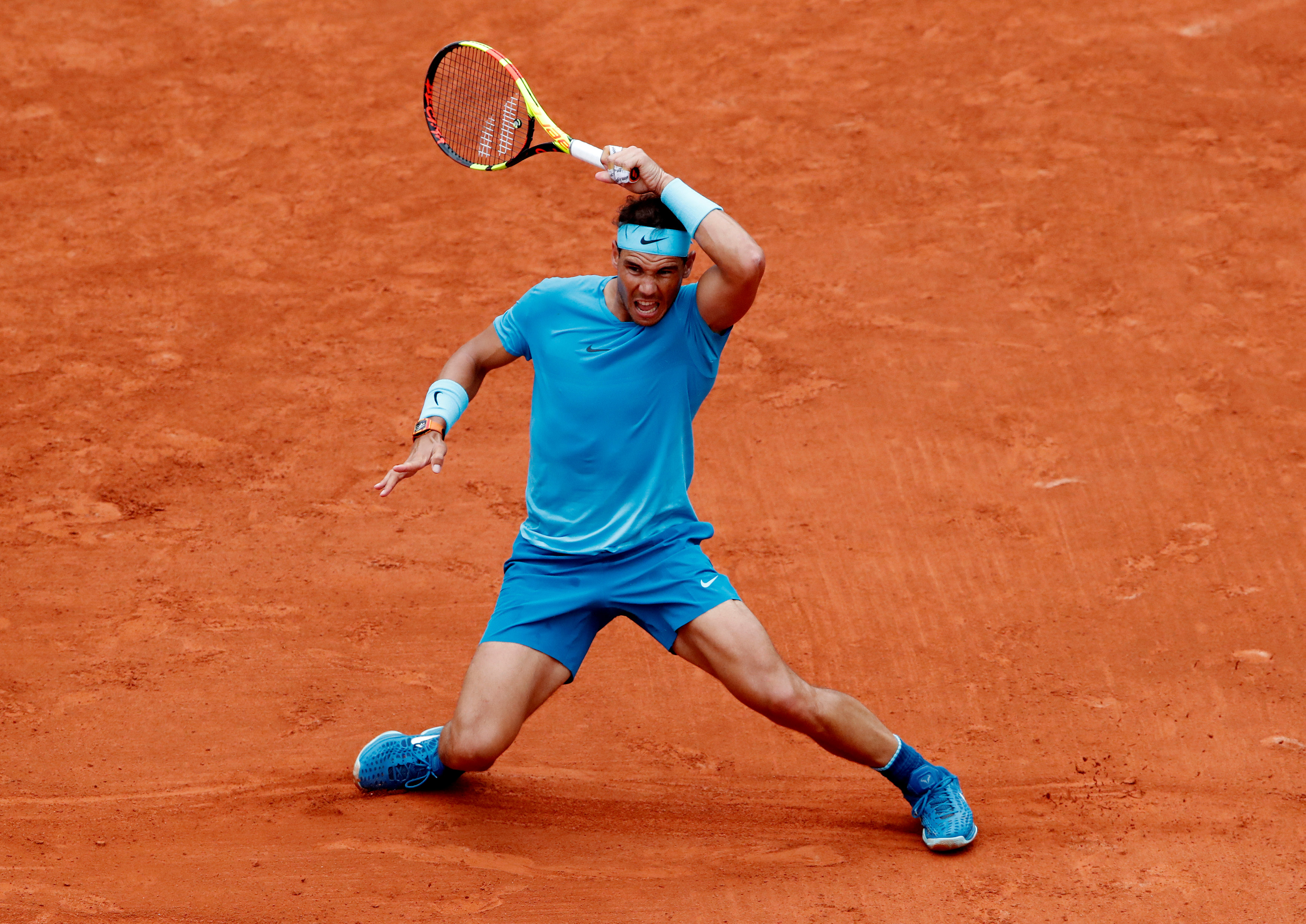 世界网球队轻取英国网球队,纳达尔高光表现的简单介绍 世界网球队轻取英国网球队,纳达尔高光表现的简单介绍