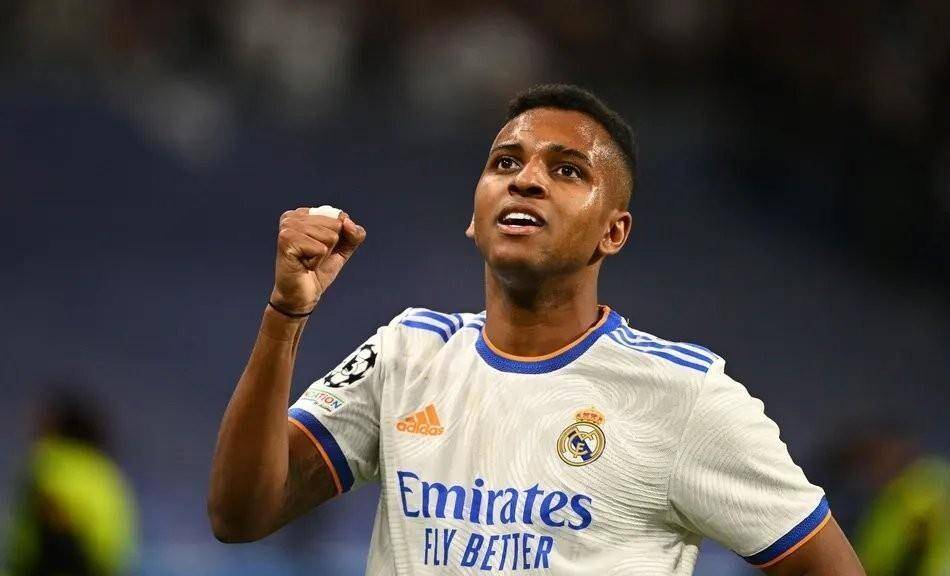 米兰体育网页版-巴萨爆冷那不勒斯，罗德里戈绝境逆转