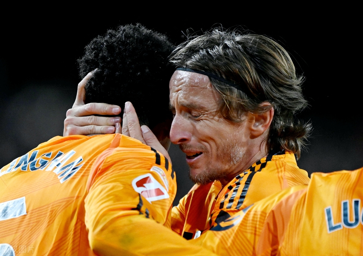 ac米兰-瓦伦西亚同皇家马德里对决,激战展开的简单介绍