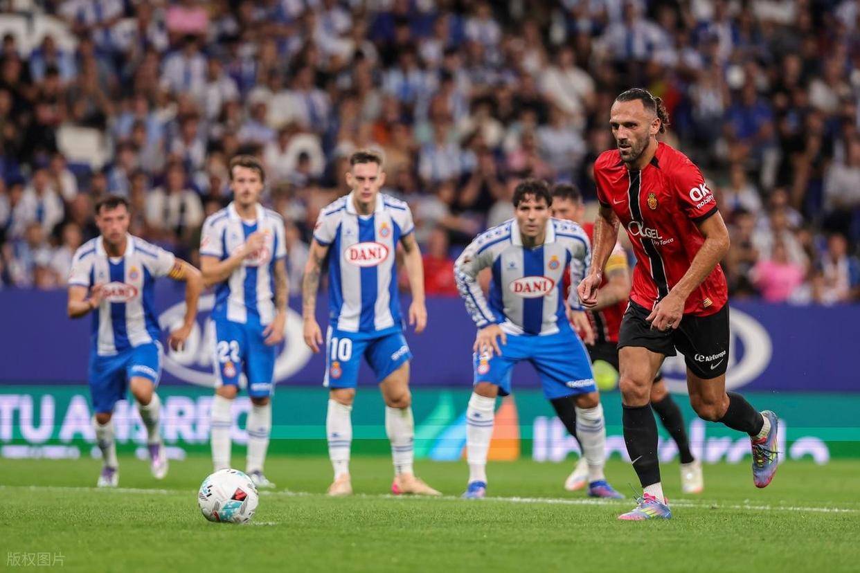 米兰体育-包含胜利的果实来之不易,球队庆祝胜利的词条