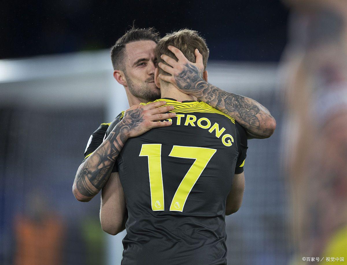 关于西汉姆联二比零击败南安普顿，脱离保级威胁的信息