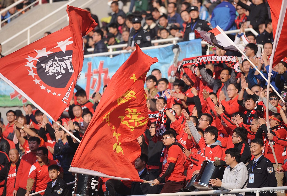 关于广州富力主场逼平山东泰山，保持稳定的信息