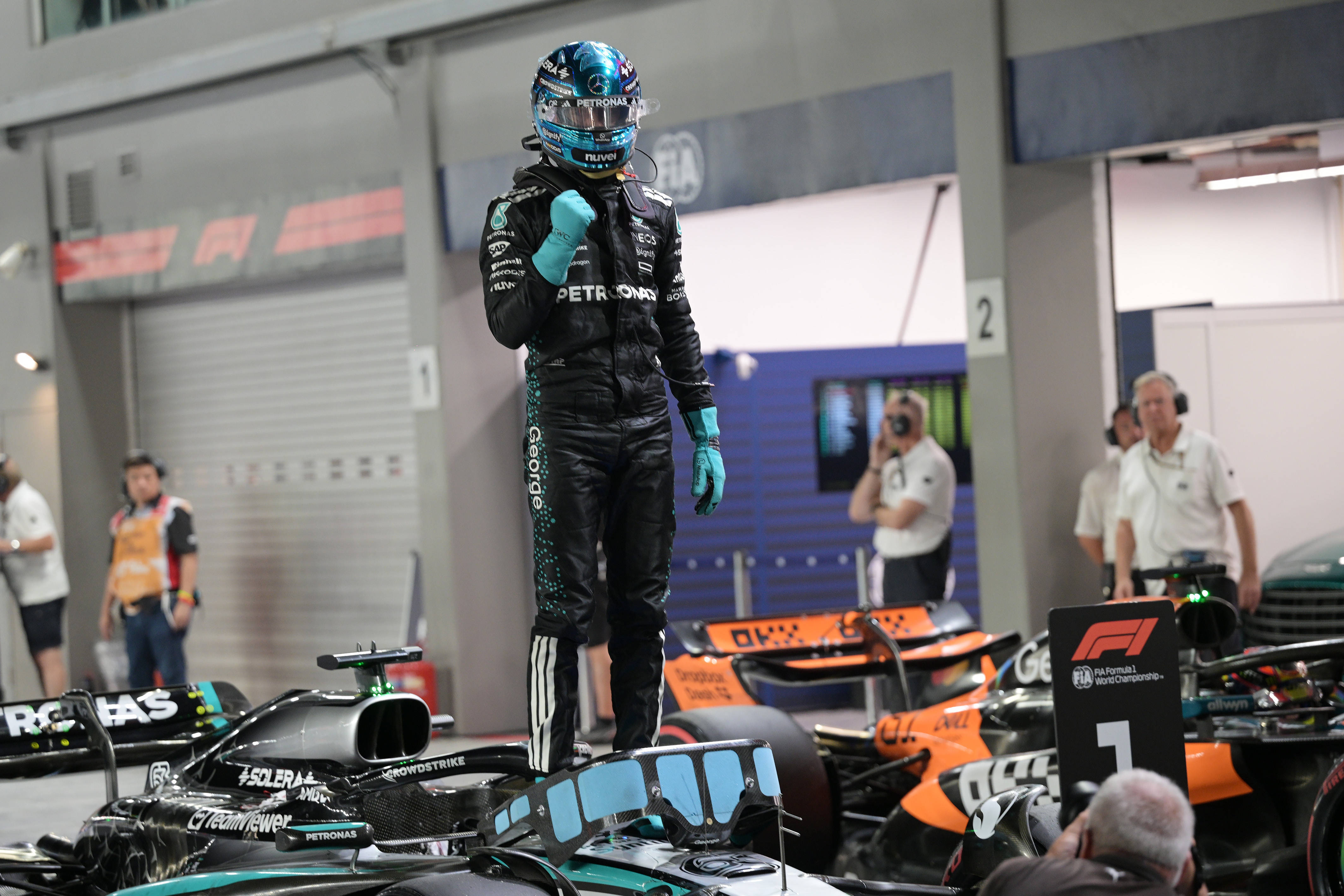 红牛车队完胜红牛二队，拉塞尔刷新纪录的简单介绍