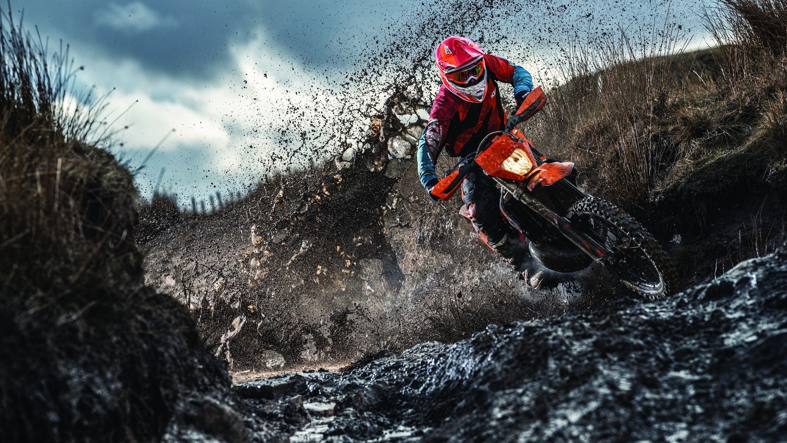 绝境反击！红牛车队惊天翻盘迈凯伦，汉密尔顿惊艳四座演绎王者归来