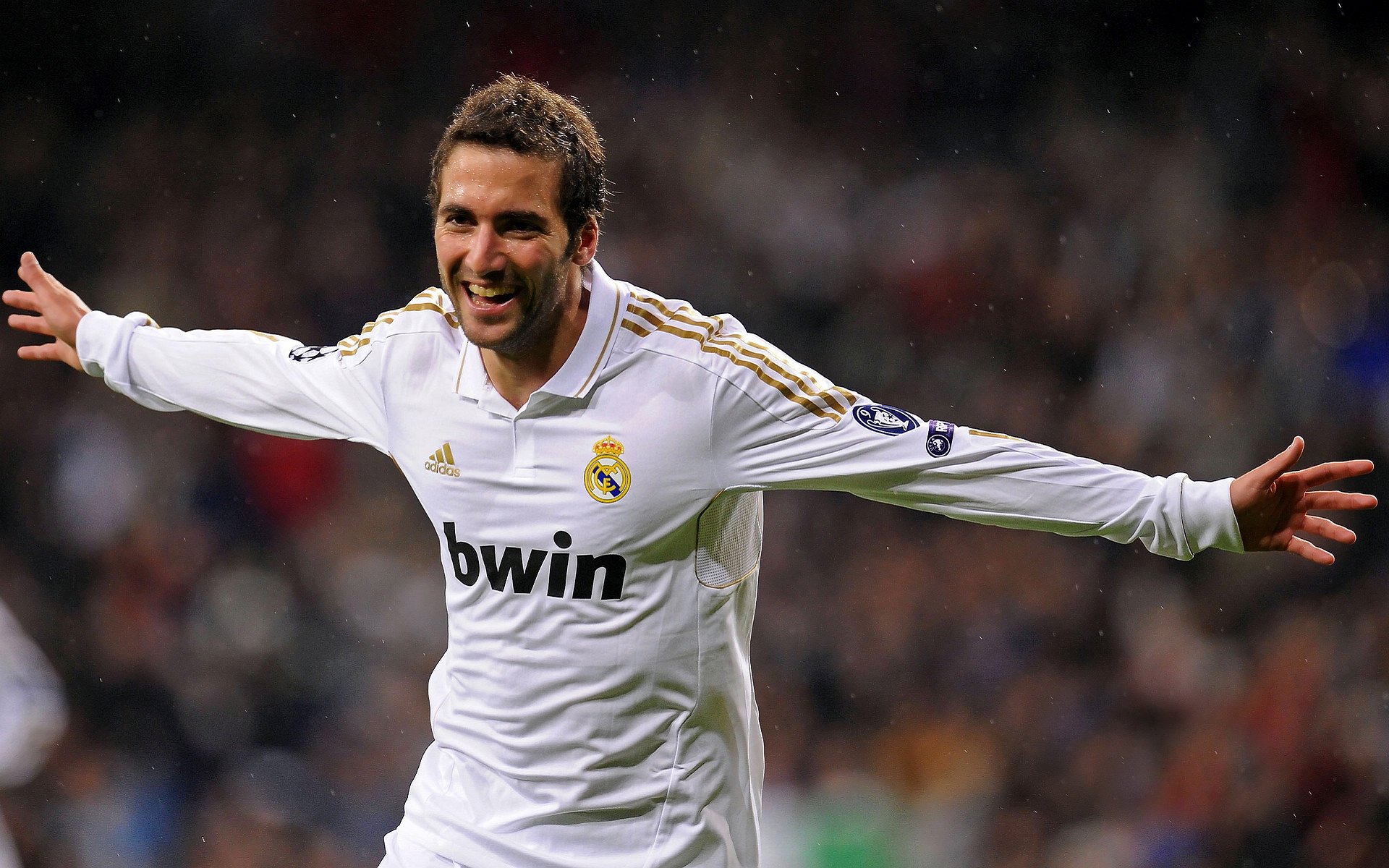 赛道传奇，梅赛德斯轻取阿斯顿马丁，阿隆索刷新不朽纪录